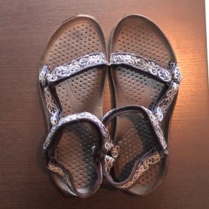 Tens Sandals